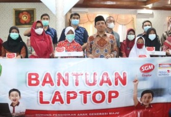 Indomaret Bekerjasama Dengan SGM dan Pemkot Bengkulu Menyerahkan Bantuan Berupa 20 Unit Laptop