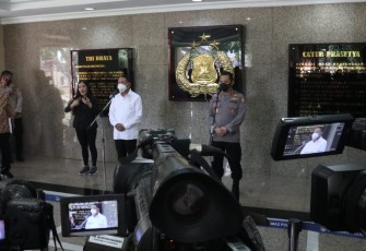 Menteri Pemuda dan Olahraga (Menpora) Zainudin Amali menyambangi Kapolri Jenderal Listyo Sigit Prabowo di Mabes Polri, Jakarta.