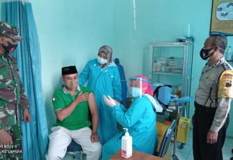 Puskesmas Gemolong Kab. Sragen dilaksanakan Vaksinasi Covid-19 terhadap Nakes tahap kedua