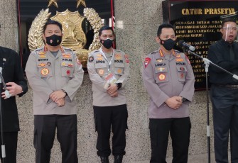 Kementerian Pendayagunaan Aparatur Negara dan Reformasi Birokrasi (Kemenpan-RB) memberikan penghargaan predikat pelayanan prima kepada 12 Polres di Indonesia.