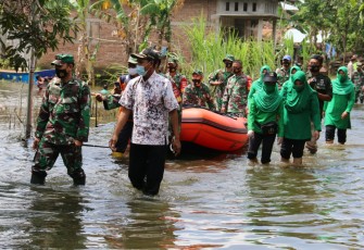 Bantuan untuk warga terdampak banjir
