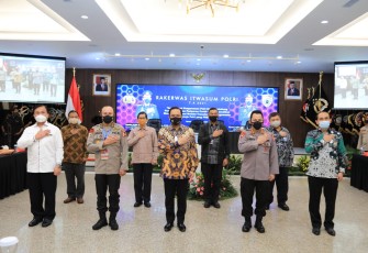Kapolri Jenderal Listyo Sigit Prabowo resmi melaunching Aplikasi Pengaduan Masyarakat (Dumas) Presisi (Prediktif, Responsibilitas, Transparansi Berkeadilan).