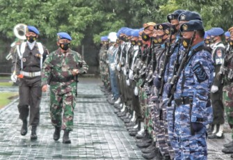Pangdam IV/Diponegoro Mayjen TNI Bakti Agus Fadjari, S.I.P., M.Si. memimpin upacara Gelar Operasi Gaktib dan Operasi Yustisi Polisi Militer Tahun Anggaran 2021 wilayah Kodam IV/Diponegoro di Lapangan Upacara Pomdam IV/Diponegoro Jl. Yos Sudarso No.1, Tawangsari Kota Semarang, Kamis (25/2/2021).