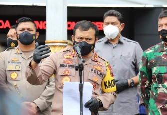 Kapolda Jateng Irjen Pol Ahma Luthfi saat menerangkan kronologi kejadian pada awak media