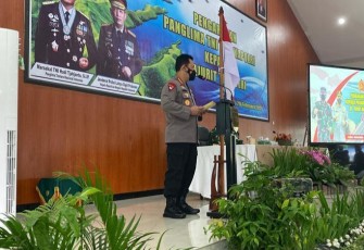 Panglima TNI Marsekal Hadi Tjahjanto dan Kapolri Jenderal Listyo Sigit Prabowo melakukan kunjungan kerja (kunker) ke Papua. Dalam kesempatan itu keduanya memberikan pengarahan kepada personel Babinsa dan Bhabinkamtibmas. 