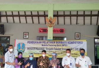 Adam Rusydi Beri Pelatihan ke Mak-Mak Sidoarjo