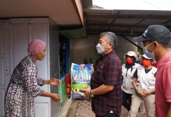 Ketua DPRD Jatim Kusnado Bantu Warga Tanggulangin