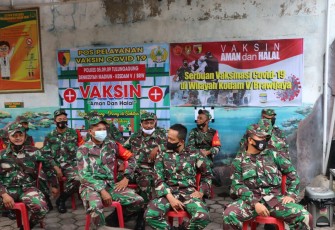 Anggota Kodim 0807 Tulungagung Jalani Vaksinasi Covid-19