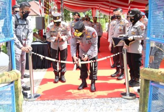 Kapolri Jenderal Polisi Listyo Sigit Prabowo meresmikan Kampung Tangguh Mang Pedeka di Komplek Pakri Palembang,