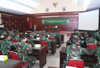 Asrendam IV/Diponegoro Kolonel Inf Hery Setiyanto, S.I.P. membuka acara Sosialisasi Pembentukan Produk Hukum di Lingkungan TNI AD di Aula Makodam Iv/Diponegoro, Jl. Perintis Kemerdekaan, Watugong, Semarang, Selasa (9/3/2021).
