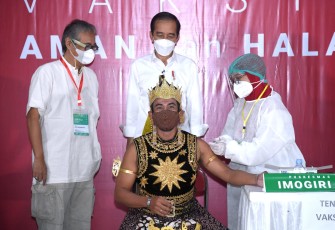 Gatotkaca, kesatria otot kawat tulang besi kulit tembaga, tetap divaksin.
