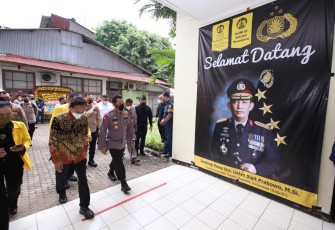 Kapolri Jenderal Listyo Sigit Prabowo memberikan kuliah umum kebangsaan yang digelar oleh Ikatan Alumni Universitas Indonesia (Iluni) Pascasarjana sekolah kajian strategik dan Global di Kampus UI, Depok, Jawa Barat, Rabu (10/3/2021). 