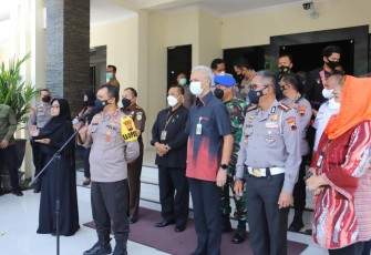 Kapolda Jateng Irjen Pol Ahmad Luthfi menggelar konferensi pres, dalam rangka launching Electronic Traffic Law Enforcement (ETLE)  Nasional dan penandatanganan nota kesepahaman penegakan hukum bidang lalu lintas serentak secara nasional, bertempat di Gedung Borobudur Mapolda Jateng, Selasa, (23/3/21), Pukul 09.30 WIB