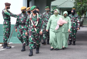 Pangdam IV/Diponegoro Mayjen TNI Rudianto melaksanakan kunjungan kerja untuk  melihat kondisi Prajurit dan Satuan serta memberikan pengarahan kepada para prajurit Batalyon Arhanud 15/DBY, Jl. Kesatrian, Jatingaleh, Kota Semarang, Jum’at (26/3/2021).