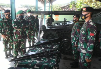 Pangdam IV/Diponegoro Mayjen TNI Rudianto melaksanakan kunjungan kerja ke Satuan Batalyon Kavaleri 2/Turangga Ceta di Ambarawa, Rabu (31/3/2021). 