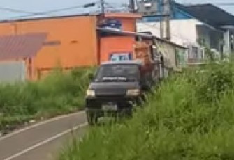 Warga Buang Sampah 