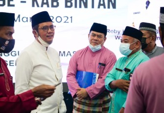  Bupati Bintan Apri Sujadi 