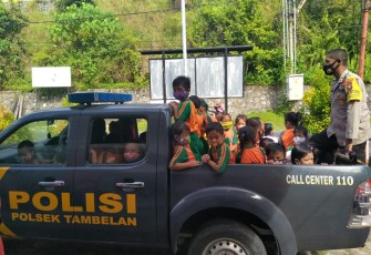 Murid TK Kandil Bahar Kunjungi Mapolsek Tambelan 