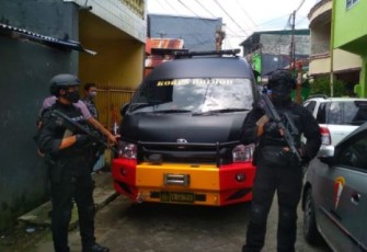 Polisi Geledah Rumah Terduga Pelaku Bom Bunuh Diri Gereja Katedral