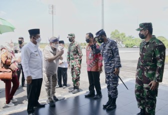 Danlantamal IV Sambut Kedatangan Menteri PPN RI di Bandara RHF Tanjung Pinang 