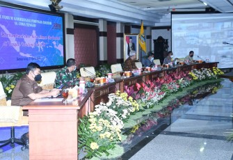 Pangdam IV/Diponegoro Mayjen TNI Rudianto menghadiri acara Rapat Forum Koordinasi Pimpinan Daerah Se-Jawa Tengah di Gedung Gradhika Bhakti Praja, Kantor Gubernur Jawa Tengah, Jl. Pahlawan, Rabu (7/4/2021).