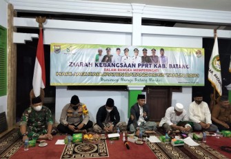 Peringati Hari Ulang Tahun ( HUT ) Batang ke 55, PPRT mengadakan Ziarah ke Makam Astana Pasekaran Batang, Jum'at ( 9/4/21 ) malam.