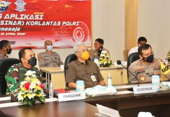 Kapolri Jenderal Listyo Sigit Prabowo secara virtual melalui zoom meeting. Aplikasi Sinar ini telah diluncurkan secara serentak di berbagai wilayah di Indonesia, termasuk wilayah hukum Polda Jawa Tengah, Selasa (12/4/2021).