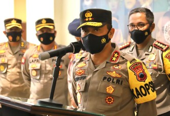 Kapolda Jateng Irjen Pol Ahcmad Luthfi melakukan pengecekan dan memberikan arahan dalam rangka pengecekkan dan kesiapan penyekatan jalur mudik tahun 2021, acara yang di gelar di wilayah Hukum Polres Magelang, bertempat di Hotel Grand Artos, pukul 09.00 Wib, Kamis (15/4/21).