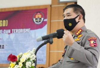 Kabag Penum Ro Penmas Divhumas Mabes Polri, Kombes Pol Dr. Ahmad Ramadhan S.H., M.S. saat menyampaikan paparannya di Polrestabes Semarang