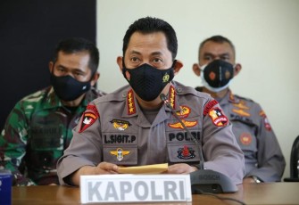 Kapolri Jenderal Listyo Sigit Prabowo saat memberikan keterangan kepada media tentang  keprihatinan yang sangat mendalam terkait hilangnya KRI Nanggala 402