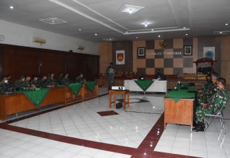 Danrem 072/Pmk Brigjen TNI Ibnu Bintang Setiawan, S.I.P., M.M didampingi para Kasi  Kasrem 072/Pmk dan Balak  jajaran Korem 072/Pmk menerima  kunjungan Rombongan  Tim Audit Itjen TNI Periode II TA 2021 yang di pimpin oleh Kolonel Pom Ridwan Djoko Leksono, S.E., bertempat di Ruang Serbaguna Makorem 072/Pmk. Senin (26/4/2021)