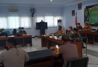 Komandan Kodim 0736/Batang  Letkol Arh Yan Eka Putra turut menghadiri Rakor Lintas Sektoral Operasi Ketupat Candi 2021  dalam rangka pengamanan Hari Raya Idul Fitri 1442 Hijriah, yang digelar di Rupatama Mapolres Kabupaten Batang, Jumat (30/4/21).
