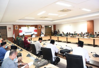 Danrem 033 Wira Pratama Hadiri Undangan Rapat Percepatan Vaksinasi Covid-19