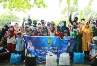 Pemkot Tanjung Pinang bersama Baznas Salurkan 180 Paket Sembako kepada Mualaf