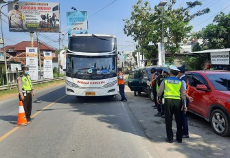 Dua Mobil dan 1 Bus Disuruh Putar Balik