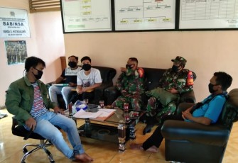 Sarana Efektif Jaga Komunikasi, Babinsa Kodim 1203/Ktp  Laksanakan Komsos