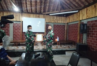Komandan Kodim 0736/Batang Letkol Arh Yan Eka Putra melepas dengan resmi Kapten Inf Supirno yang telah memasuki masa persiapan pensiun (MPP) melalui acara yang digelar secara sederhana di Aula Rumah makan Tirto Mulyo Limpung Batang, pada Selasa ( 4/5/21 ) sore. 