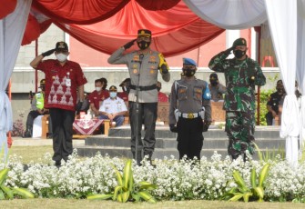 Komandan Kodim 0714/Salatiga Letkol Inf Loka Jaya Sembada.S.I.P mengikuti Apel Gelar Pasukan Operasi Ketupat Candi Tahun 2021 bertempat  di Alun alun Bung Karno Kelurahan Kalirejo Kecamatan Ungaran Timur Kabupaten Semarang,Rabu (05/05)