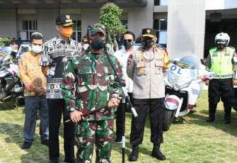 Pangdam IV/Diponegoro Mayjen TNI Rudianto  menghadiri apel gelar pasukan operasi ketupat candi 2021 di halaman Mapolda Jateng, Jl. Pahlawan  No.1 Semarang, Jawa Tengah, Rabu (5/5/2021).