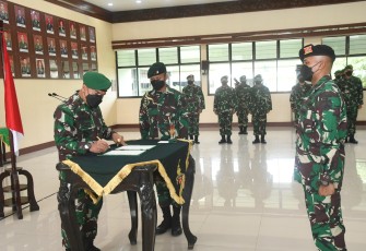 Pangdam IV/Diponegoro Mayjen TNI Rudianto memimpin acara penerimaan tugas dan tangungjawab jabatan Dankikav 2/JRTR, bertempat di Aula Makodam IV/Diponegoro, Jl. Watugong  Banyumanik Semarang, Jawa Tengah, Rabu (5/5/2021).