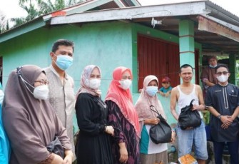 DWP dan Pegawai Dinas Kominfosan Berbagi Sembako Untuk Kaum Duafa dan Anak Yatim
