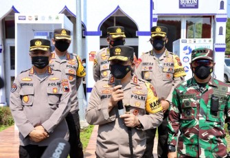 Kapolda Jateng Irjen Pol Ahmad Lutfi menjelaskan kepada media terkait kejadian perahu terbalik di Wisata Kedung Ombo kecamatan Kemusuk, Kabupaten Boyolali, Minggu (16/5/21), usai meninjau Pos Pengamanan di Gerbang Tol Kalikangkung.