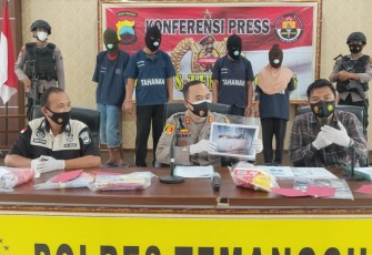 AKBP Pol Benny Setyowadi, SIK., MSI., melalui Kasat Reskrim Polres Temanggung, AKP Pol Setyo Hermawan, S.I.K, M.A., saat memberikan keterangan Pers di Mapolres Temanggung, Rabu siang (19/5/21).