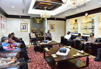 Kapolri Jenderal Polisi Listyo Sigit Prabowo menerima kunjungan Presiden Direktur (Presdir) PT Freeport Indonesia Tony Wenas beserta staf di Mabes Polri, Senin (24/5/2021).
