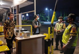 Anggota Polsek Singorojo laksanakan Patroli Blue Light , pada hari Minggu, 23 Mei 2021.