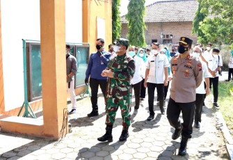 Panglima TNI Marsekal Hadi Tjahjanto dan Kapolri Jenderal Polisi Listyo Sigit Prabowo kembali melakukan kunjungan kerja ke Papua. Beberapa agenda dilakukan keduanya di Bumi Cendrawasih