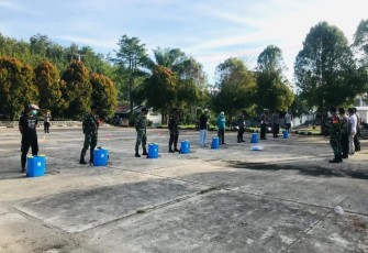 KODIM 1206/PSB STERILISASI COVID 19 MULAI GARDA TERDEPAN MASYARAKAT PERBATASAN