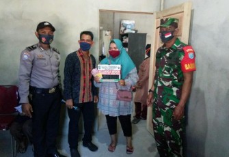 Sinergitas Babinsa dan Bhabinkamtibmas Dampingi pembagian BLT-DD