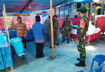 Petugas PPKM Mikro Pantau Prokes Acara Khitanan di Kelurahan Tangkiling