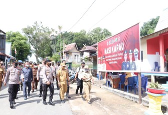 Kapolda Kepri Irjen Pol Dr Aris Budiman MSi Tinjau Langsung Pelaksanaan Program Nasi Kapau di Kabupaten Lingga 
